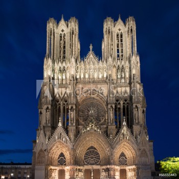 Bild på Famous Notre-Dame de Reims at twilight